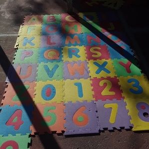 Alphabet floor puzzel